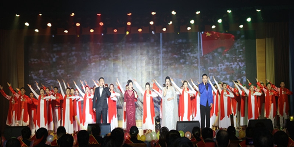 16、管理公司歌舞《中國》.jpg