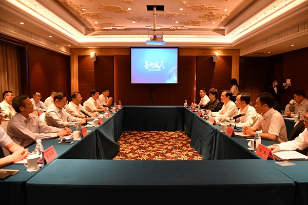 市中區(qū)政府、中國(guó)鐵塔山東省分公司、山東三箭集團(tuán)舉行項(xiàng)目合作簽約儀式
