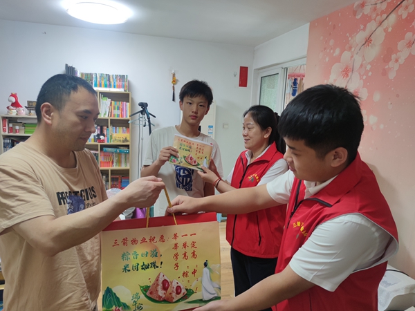 暖心助考，一舉高“粽” ——三箭物業(yè)公司黨支部深入開展“亮身份、樹形象、作貢獻(xiàn)、助發(fā)展”活動